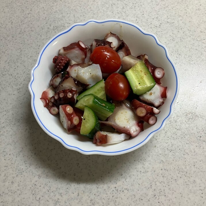 タコときゅうり・プチトマトのサラダ